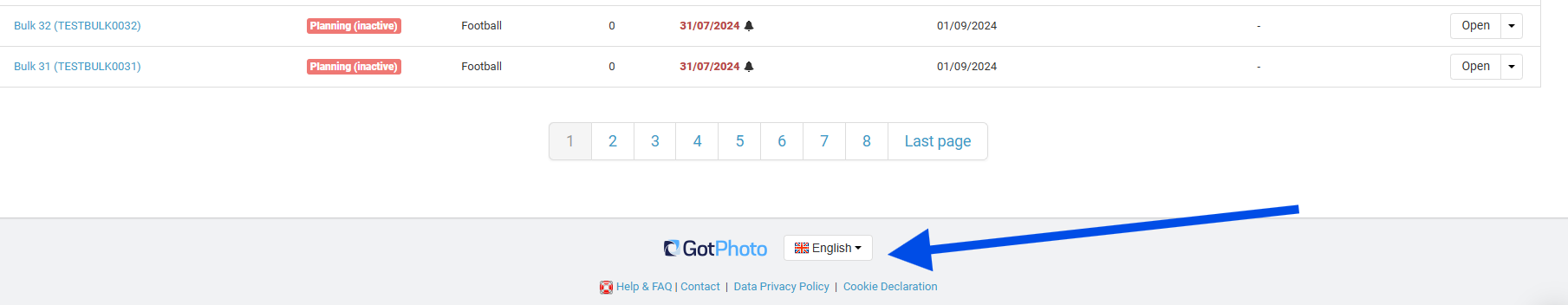 Admin footer language selector highlighting English variations.